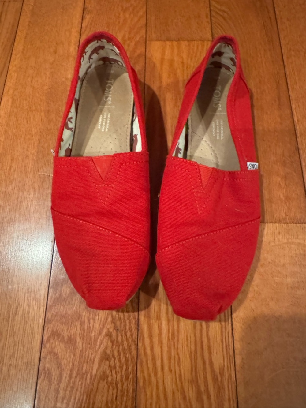 TOMS Classic Red Canvas Slip‑On Shoes Women’s 8 – Casual Comfort Flats